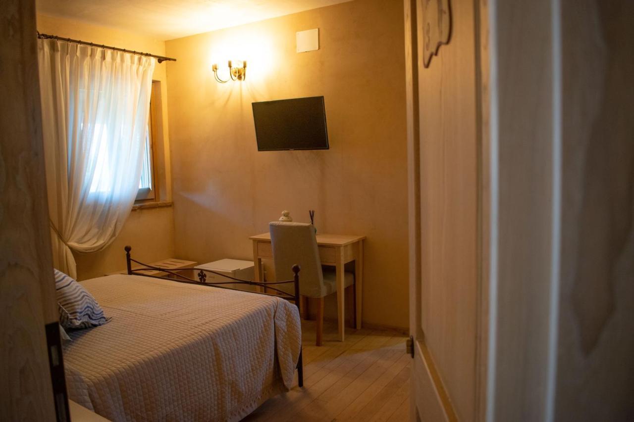 Camera Iris - B&B Antico Casale Monte San Biagio Ngoại thất bức ảnh