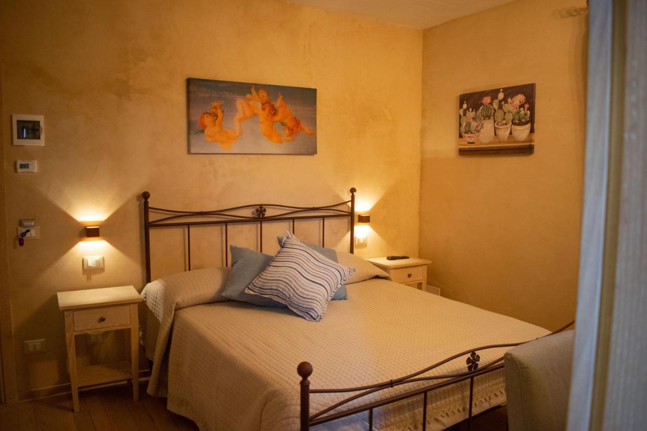 Camera Iris - B&B Antico Casale Monte San Biagio Ngoại thất bức ảnh